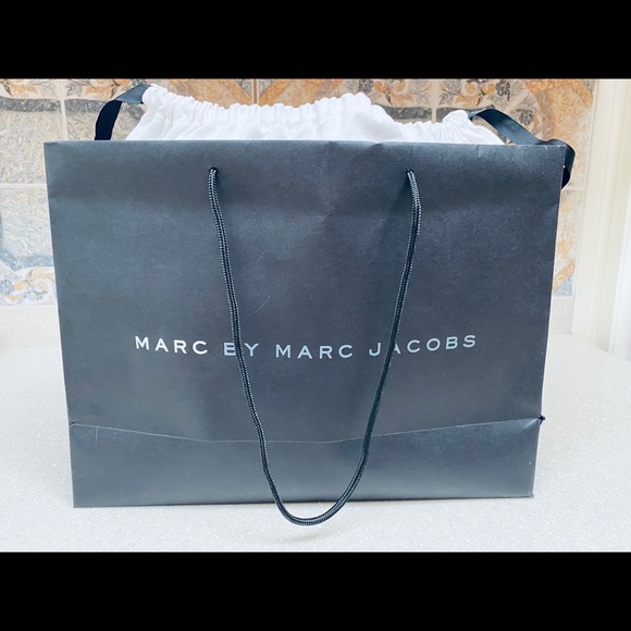 MARC JACOBS LEATHER BLACK BAG with Shoulder Strap - Picture 2 of 11